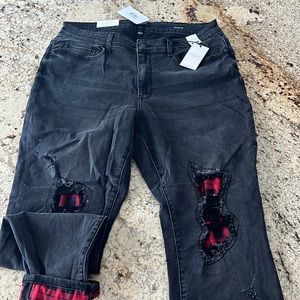 Judy Blue black distressed with red buffalo plaid backing. Size 18. New w/tags
